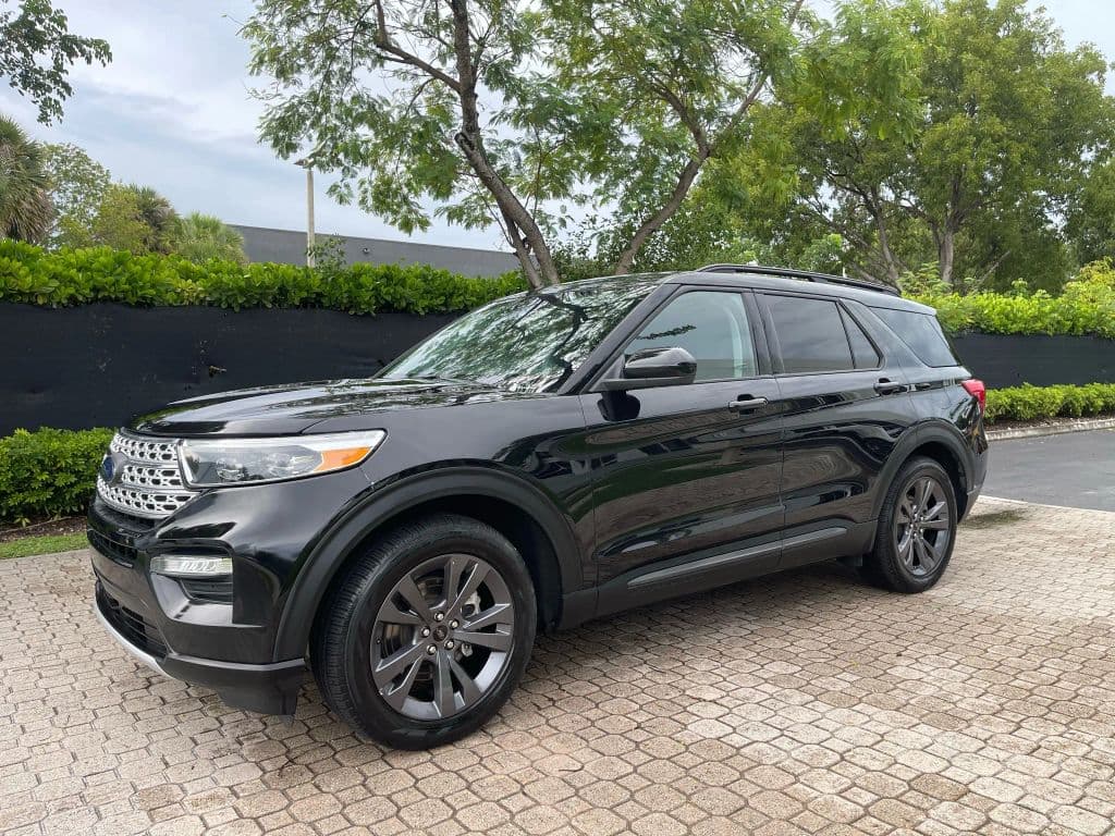 2022 Ford Explorer — photo 1