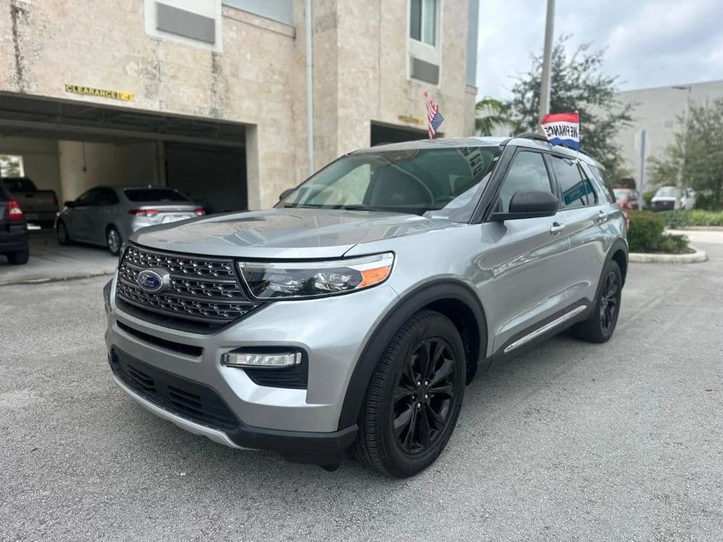 2021 Ford Explorer — photo 1