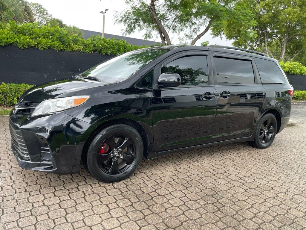 2019 Toyota Sienna — photo 1