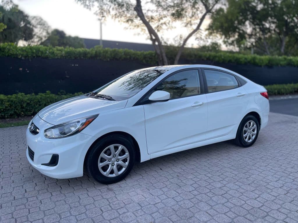 2013 Hyundai Accent — photo 1